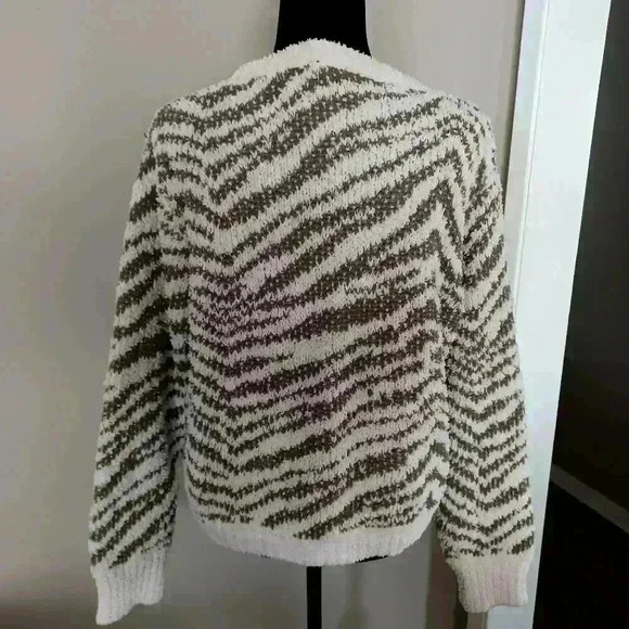 Vici Womens Brown and White Zebra Print Knit Sweater M - Picture 4 of 11
